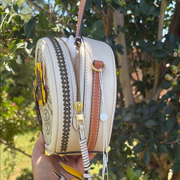 NWT Tory Burch Yellow and White Floral Circle Bag - Picture 3 of 14